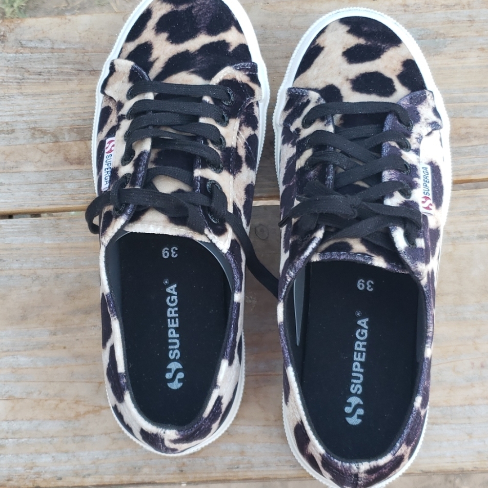 Shoes - Picture 2 of 4